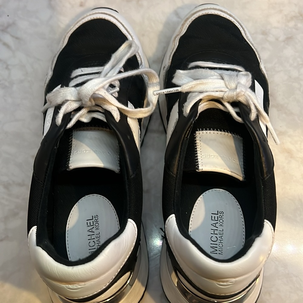 Micheal Kors platform black and white sneakers lace up - Picture 3 of 6